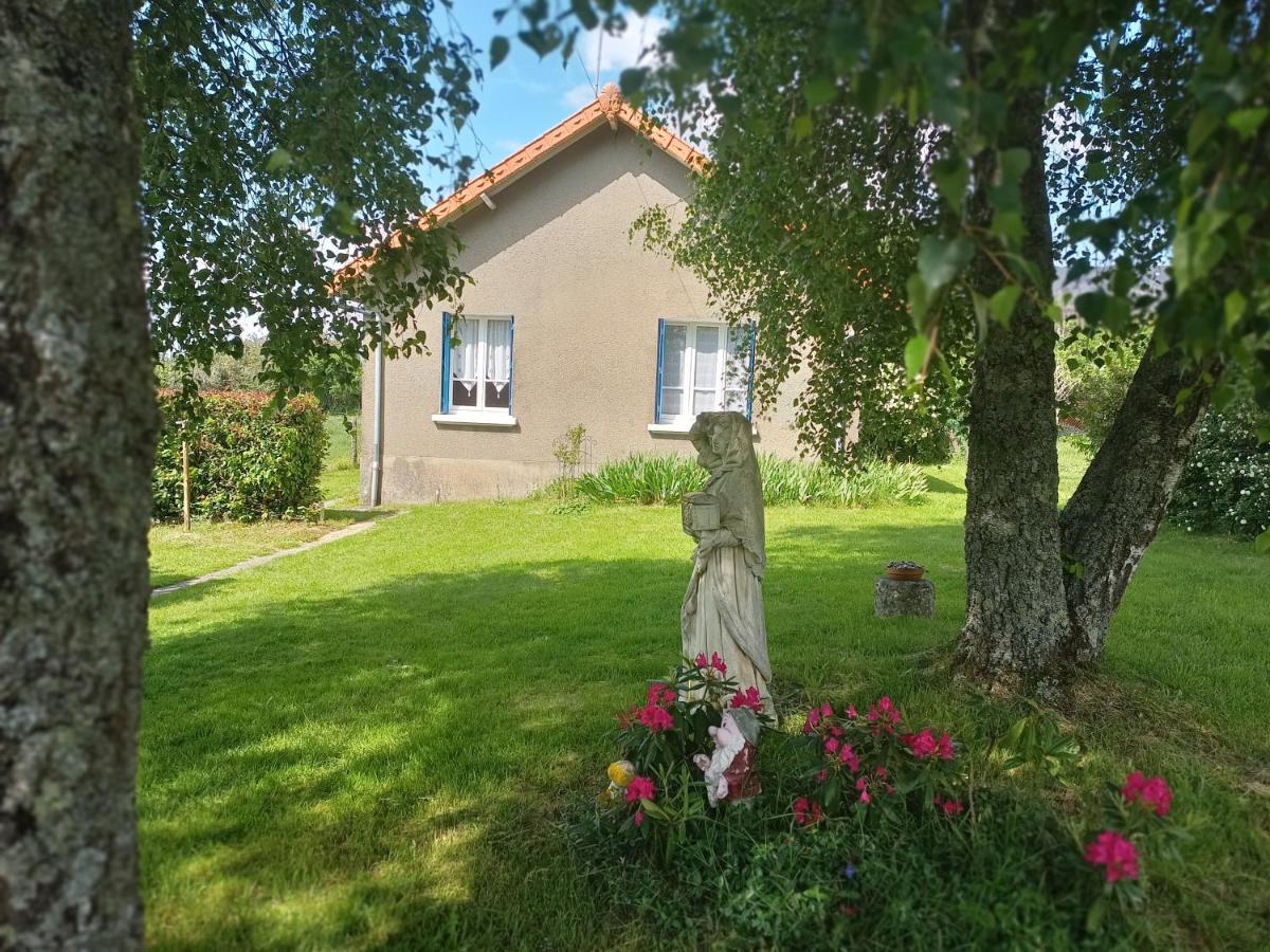 Villa Gite La Maison De Lea Saint-Agnant-de-Versillat Exterior foto